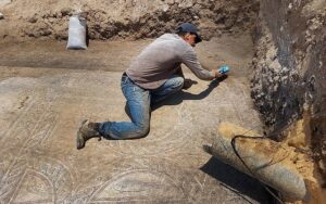 While building museum to house stunning Lod mosaic, researchers unearth another